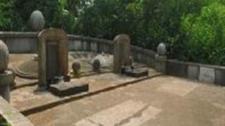 湛江湖光岩风景区：夫妇墓