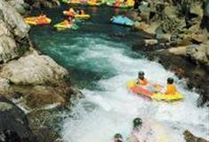 玄真古洞生态旅游度假区：山水泳场